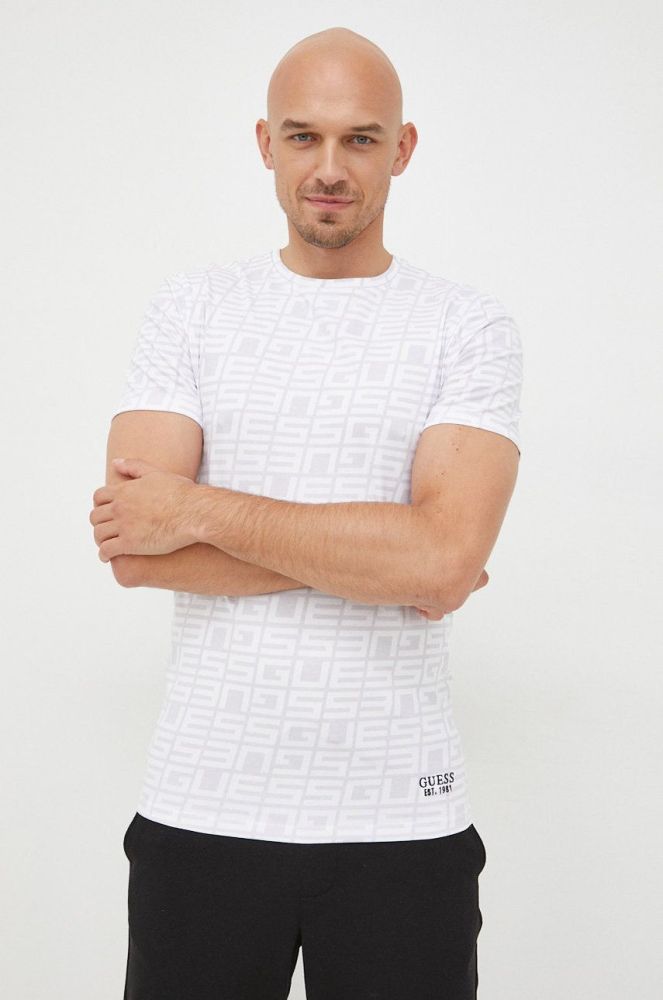Футболка Guess чоловічий колір білий візерунок (2688918)